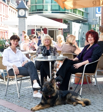 verweilen, schauen, Lebendigkeit tankenFrankfurt-Bornheim, Cafe am Uhrtürmchen„Momente scheinen keine Ahnung zu haben, wie wichtig sie zuweilen sind“